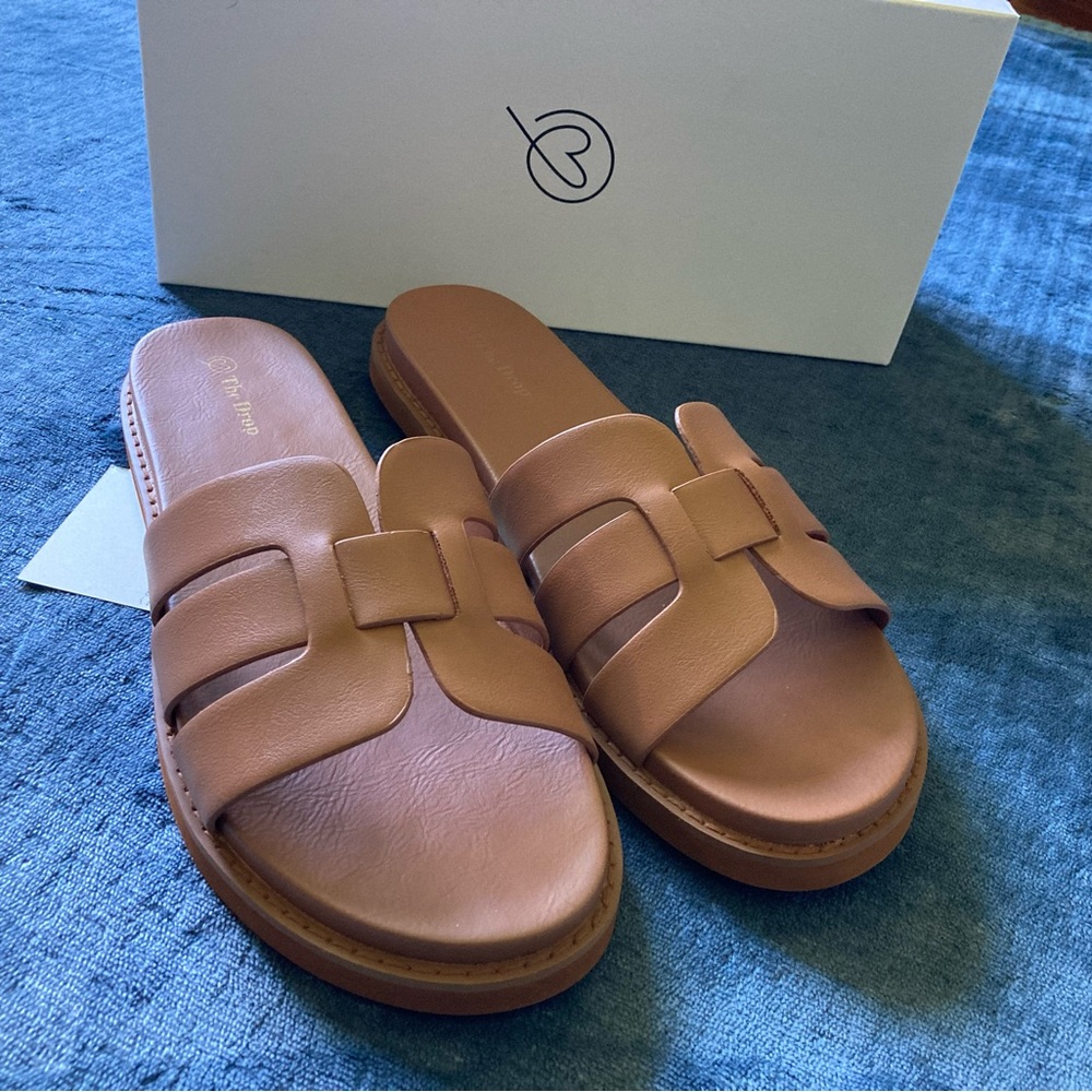 The Drop brand, Mila sandals in color mocha,new in box, comfy and cute